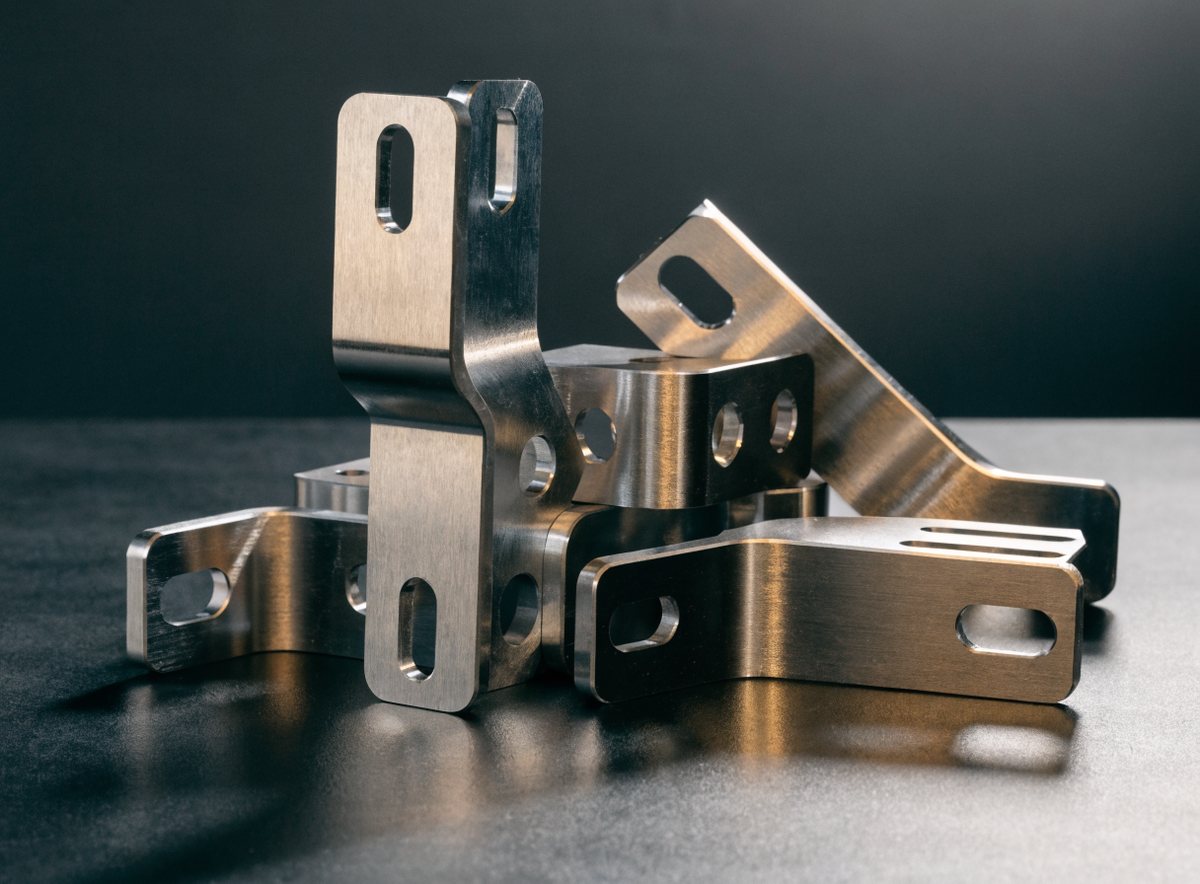 Gefräste Halterungen und Winkel aus Aluminium